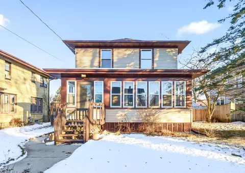 847 N 6th St, Manitowoc, WI 54220