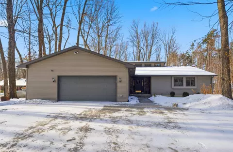n5153 Woodhaven Court, Shiocton, WI 54170
