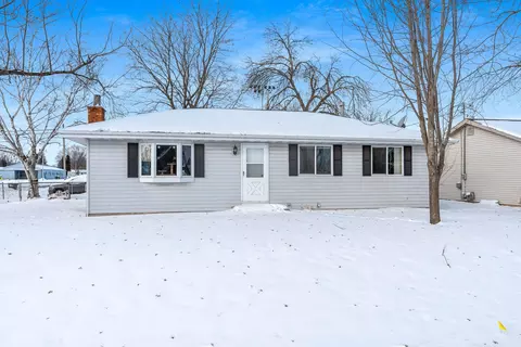 175 Mckinley Ave, Omro, WI 54963