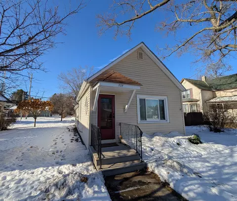 228 Pine River St, Redgranite, WI 54970