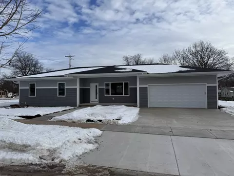 1734 Oak St, Oshkosh, WI 54901