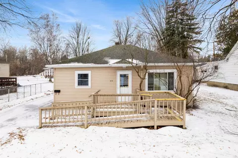 515 Elizabeth Ave, Marinette, WI 54143