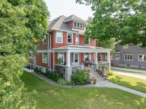 936 Memorial Dr, Sturgeon Bay, WI 54235