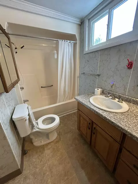 Bath - 4411 10th St, Menominee, MI 49858 photo 1 of 2