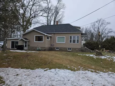 Exterior - 4411 10th St, Menominee, MI 49858 photo 3 of 4