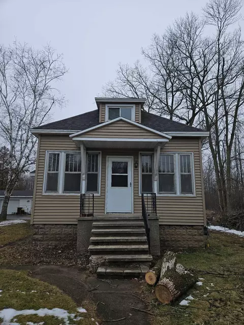 Exterior - 4411 10th St, Menominee, MI 49858 photo 2 of 4