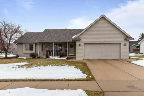 1992 Mayflower St, Kaukauna, WI 54130