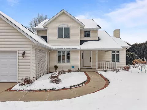 Exterior - 3034 E Fallcreek Ln, Appleton, WI 54913 photo 12 of 12