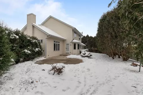 Exterior - 3034 E Fallcreek Ln, Appleton, WI 54913 photo 7 of 12