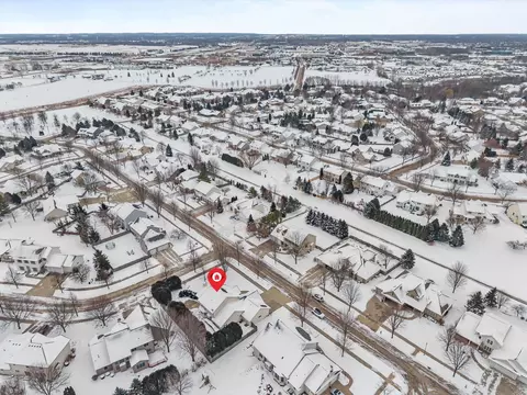 View/Area - 3034 E Fallcreek Ln, Appleton, WI 54913 photo 5 of 9