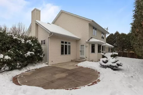Exterior - 3034 E Fallcreek Ln, Appleton, WI 54913 photo 4 of 12
