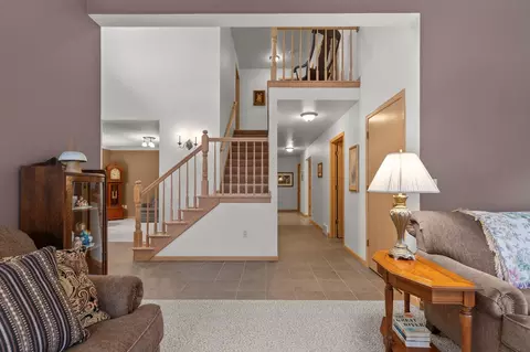 Entry Way - 3034 E Fallcreek Ln, Appleton, WI 54913 photo 3 of 7