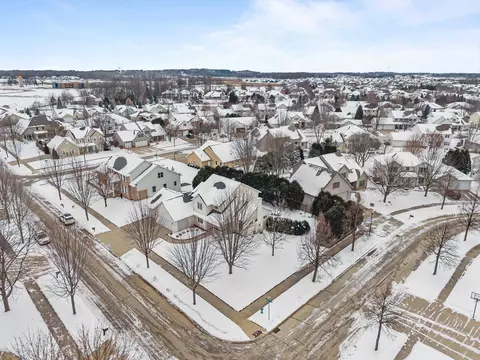 View/Area - 3034 E Fallcreek Ln, Appleton, WI 54913 photo 4 of 9