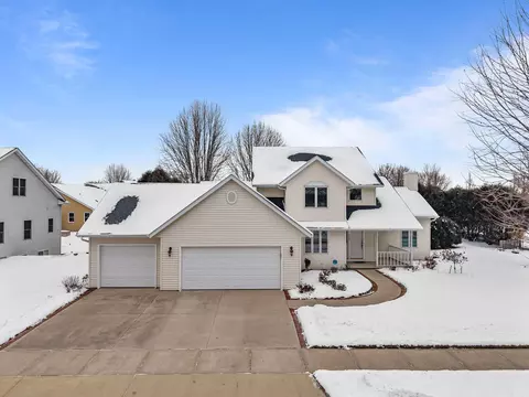 Exterior - 3034 E Fallcreek Ln, Appleton, WI 54913 photo 11 of 12