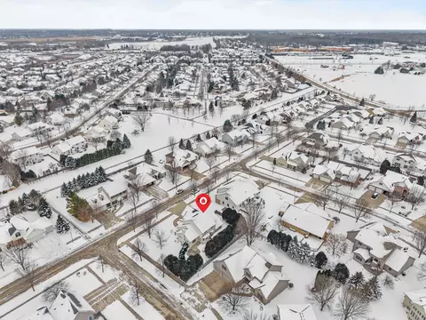 View/Area - 3034 E Fallcreek Ln, Appleton, WI 54913 photo 8 of 9