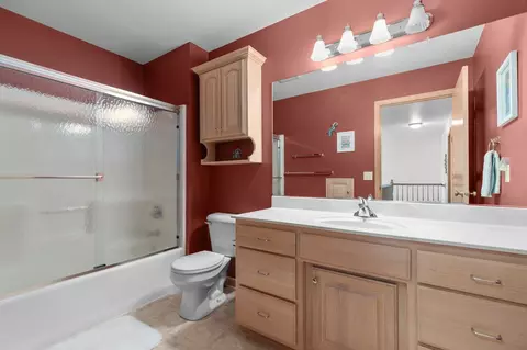Bath - 3034 E Fallcreek Ln, Appleton, WI 54913 photo 6 of 6