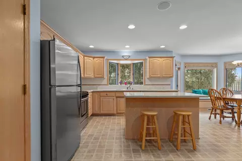 Kitchen - 3034 E Fallcreek Ln, Appleton, WI 54913 photo 2 of 4