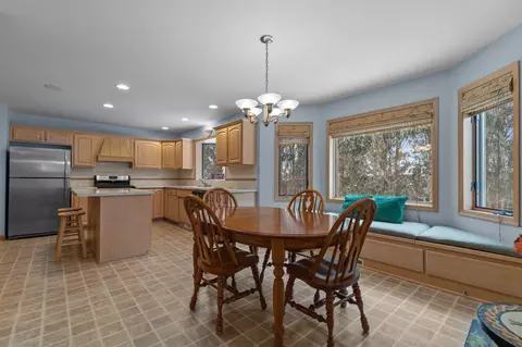 Dining - 3034 E Fallcreek Ln, Appleton, WI 54913 photo 2 of 3