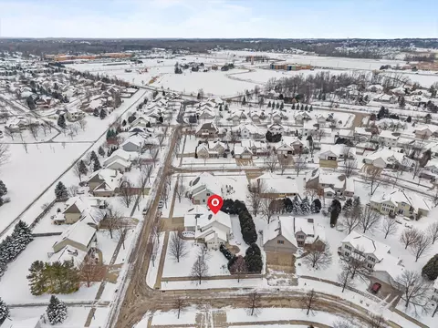View/Area - 3034 E Fallcreek Ln, Appleton, WI 54913 photo 7 of 9