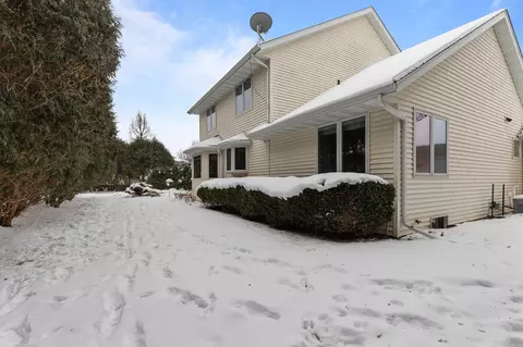Exterior - 3034 E Fallcreek Ln, Appleton, WI 54913 photo 6 of 12