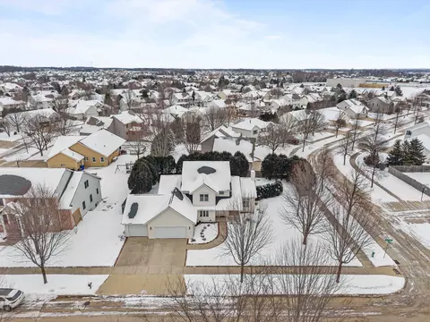 View/Area - 3034 E Fallcreek Ln, Appleton, WI 54913 photo 3 of 9