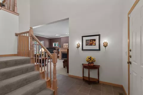 Entry Way - 3034 E Fallcreek Ln, Appleton, WI 54913 photo 4 of 7