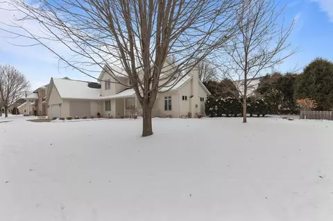 Exterior - 3034 E Fallcreek Ln, Appleton, WI 54913 photo 10 of 12