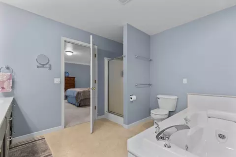 Bath - 3034 E Fallcreek Ln, Appleton, WI 54913 photo 5 of 6