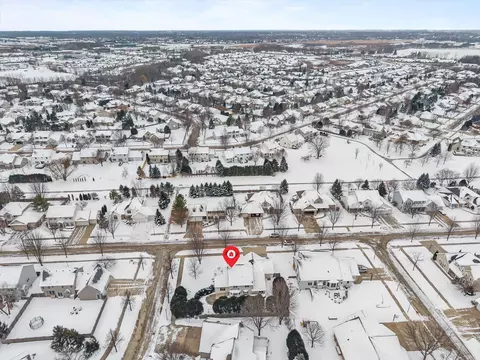 View/Area - 3034 E Fallcreek Ln, Appleton, WI 54913 photo 6 of 9