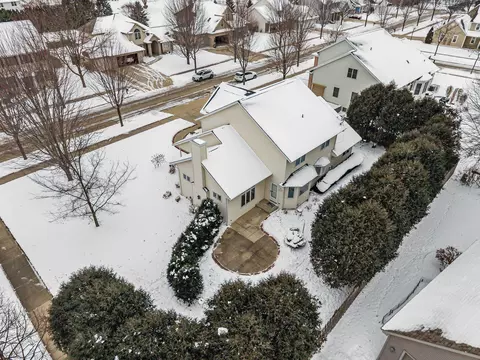View/Area - 3034 E Fallcreek Ln, Appleton, WI 54913 photo 1 of 9