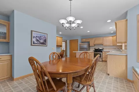 Dining - 3034 E Fallcreek Ln, Appleton, WI 54913 photo 3 of 3