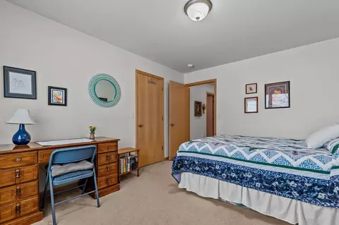 Bedroom - 3034 E Fallcreek Ln, Appleton, WI 54913 photo 4 of 6