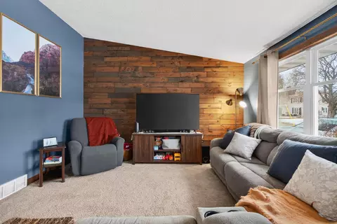 Living - 345 River Dr, Appleton, WI 54915 photo 3 of 4
