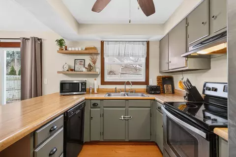 Kitchen - 345 River Dr, Appleton, WI 54915 photo 2 of 3