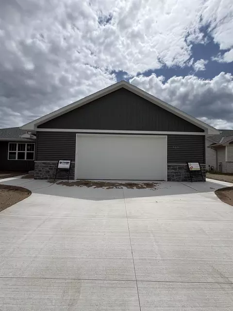 929 Constellation Way, Marinette, WI 54143