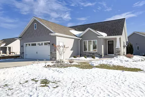 5010 W Woods Creek Ln, Appleton, WI 54913
