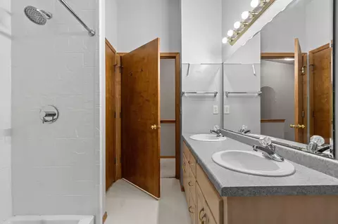 Bath - 2575 Telluride Trl #E, Howard, WI 54313 photo 3 of 3