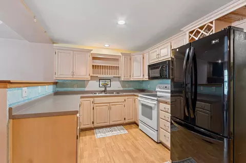 Kitchen - 2575 Telluride Trl #E, Howard, WI 54313 photo 2 of 2