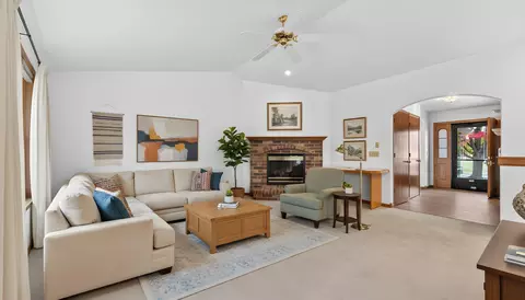Living - 2918 N Appleton St, Appleton, WI 54911 photo 4 of 7