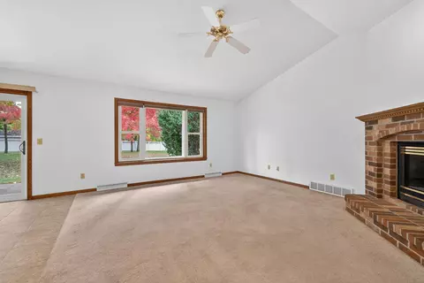 Living - 2918 N Appleton St, Appleton, WI 54911 photo 6 of 7