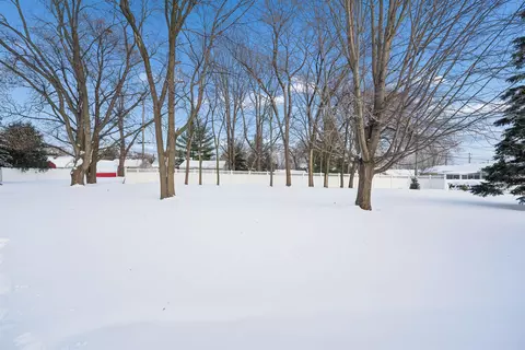 Exterior - 2918 N Appleton St, Appleton, WI 54911 photo 5 of 16