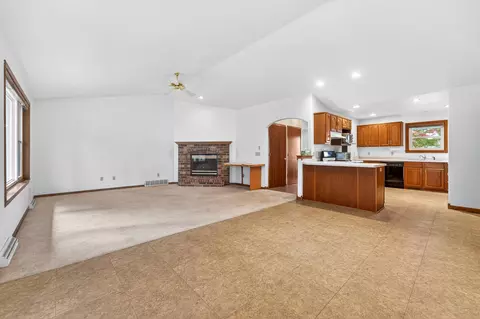 Living - 2918 N Appleton St, Appleton, WI 54911 photo 7 of 7