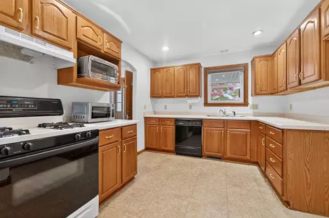 Kitchen - 2918 N Appleton St, Appleton, WI 54911 photo 2 of 4