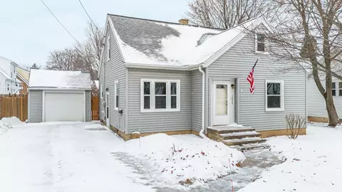 1215 Mccormick St, Green Bay, WI 54301