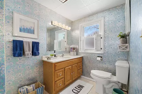 Bath - 107 Ramlen Ct, Appleton, WI 54915 photo 2 of 4