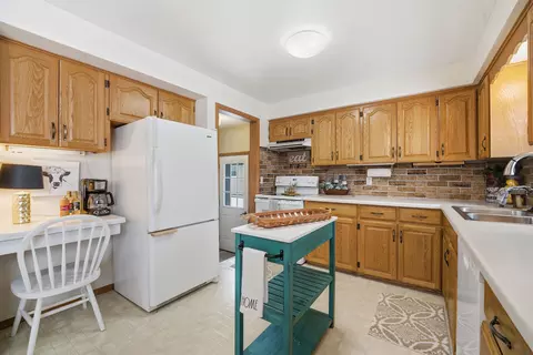 Kitchen - 107 Ramlen Ct, Appleton, WI 54915 photo 3 of 4