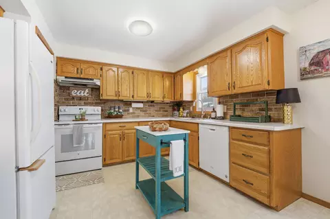Kitchen - 107 Ramlen Ct, Appleton, WI 54915 photo 2 of 4