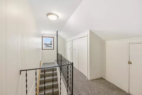 Entry Way - 107 Ramlen Ct, Appleton, WI 54915 photo 3 of 5