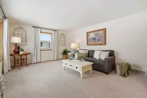 Living - 107 Ramlen Ct, Appleton, WI 54915 photo 1 of 1