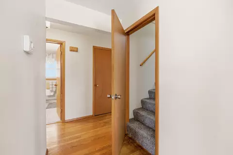 Entry Way - 107 Ramlen Ct, Appleton, WI 54915 photo 1 of 5